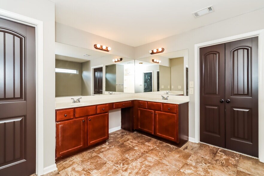 Building Photo - 2097 Juniper Ives Ct SE