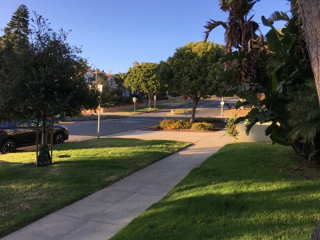 Building Photo - 1042 Pearl St