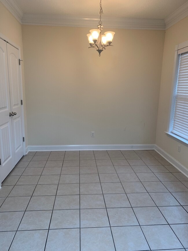 Building Photo - Beautiful Townhome for Rent