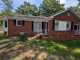 Building Photo - 10 Brantwood Dr