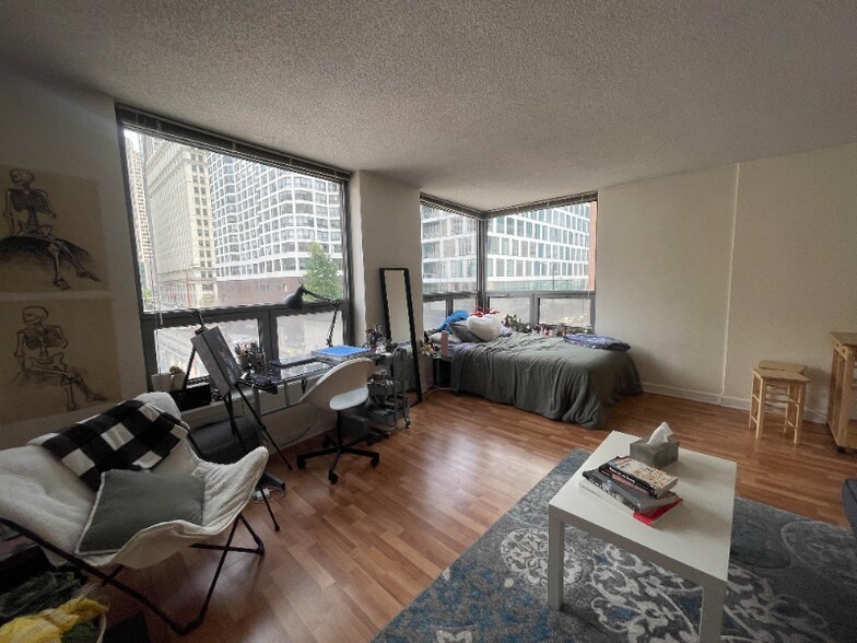Primary Photo - 440 N Wabash Ave