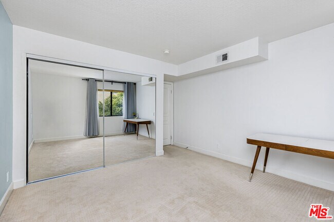 Building Photo - 1633 S Bentley Ave