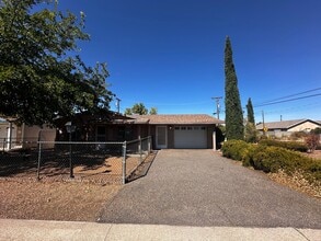 Building Photo - 3 Bedroom 2 Bathroom Fully Furnished Home