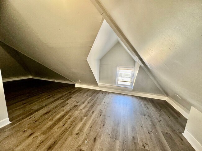 Building Photo - 839 Hutchins Ave