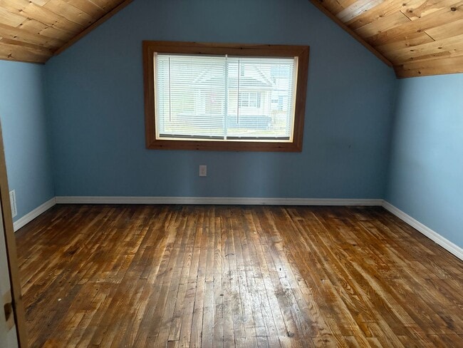 Building Photo - Nice Southside Find