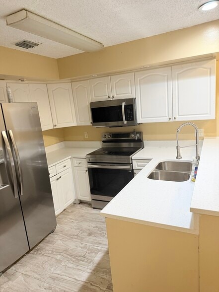 Building Photo - 1825 Adventure Pl