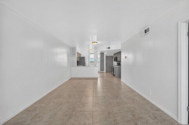 Building Photo - 117 Lake Emerald Dr