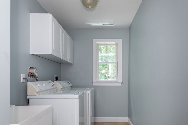 Building Photo - 15 Logging Trail Ln