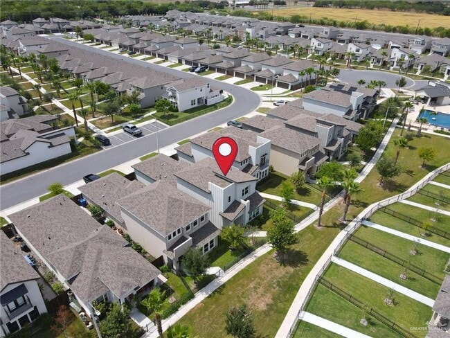 Building Photo - 27 Yale Ave