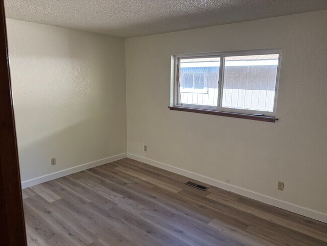 Building Photo - One level cabin with fenced backyard and garage