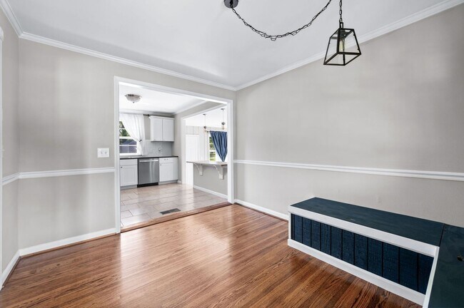 Building Photo - Beautifully Updated 3BR/1.5BA Home in Coveted Caldwell Hall!