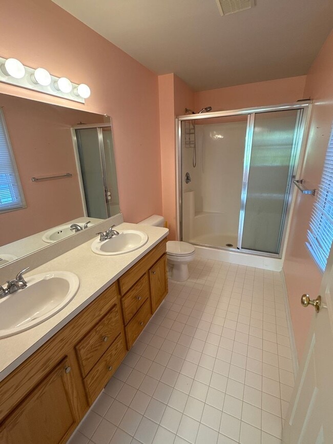 Building Photo - 3 Bed 2 Bath