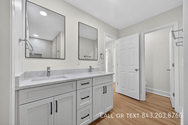 Building Photo - 955 Godber St