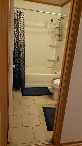 Full bathroom upstairs - 222 W Murrill St