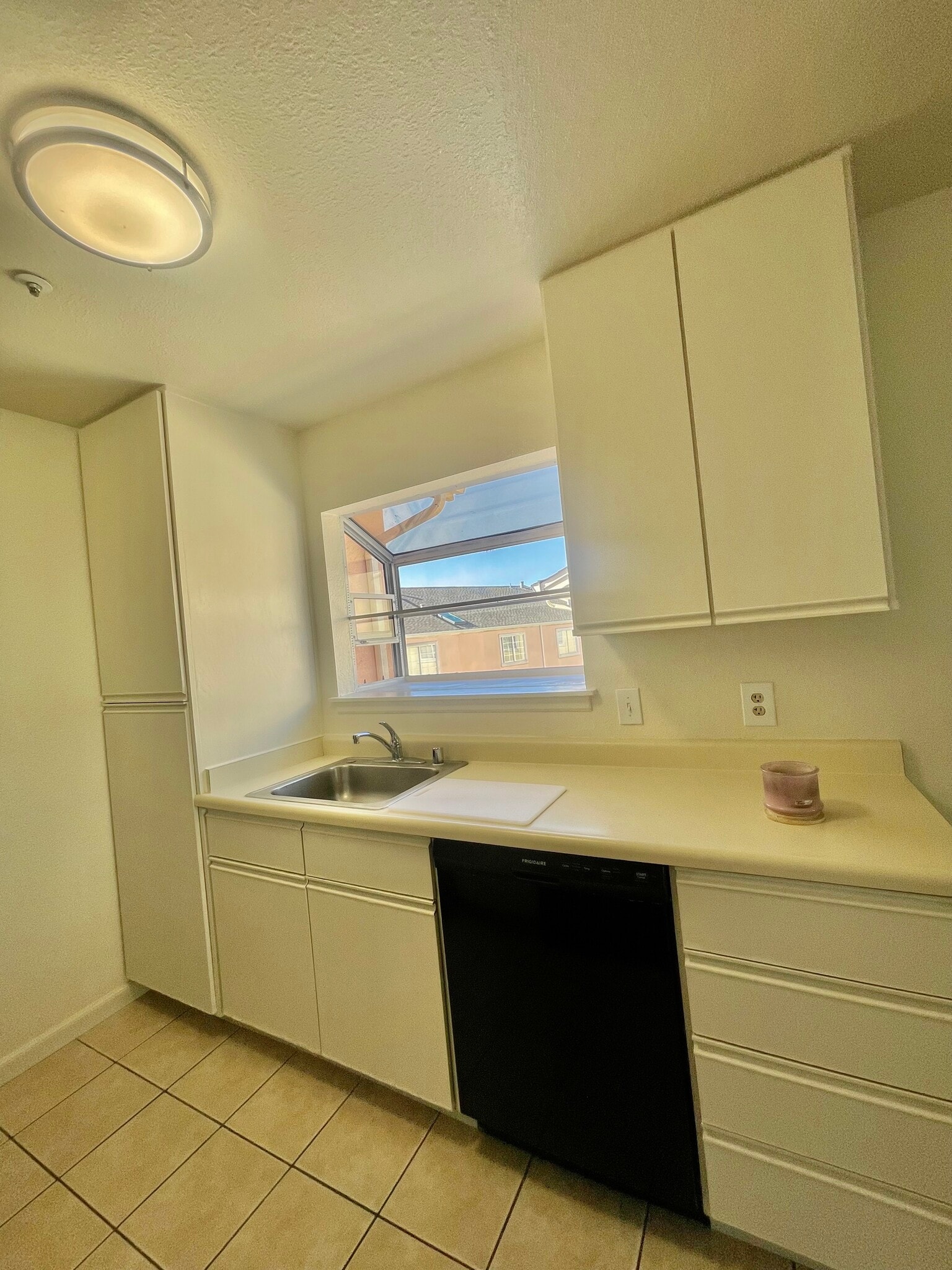 Building Photo - 1026 San Luis Cir