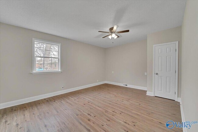 Building Photo - 117 Mandy Dr