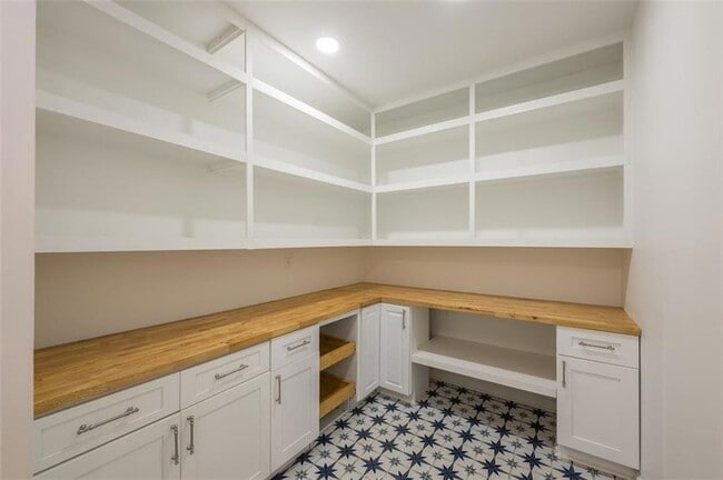 Building Photo - 1018 Berne St SE