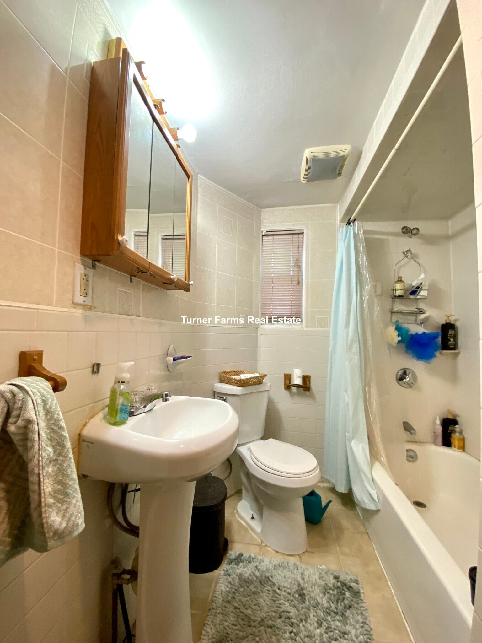 Building Photo - 205 Hillside St