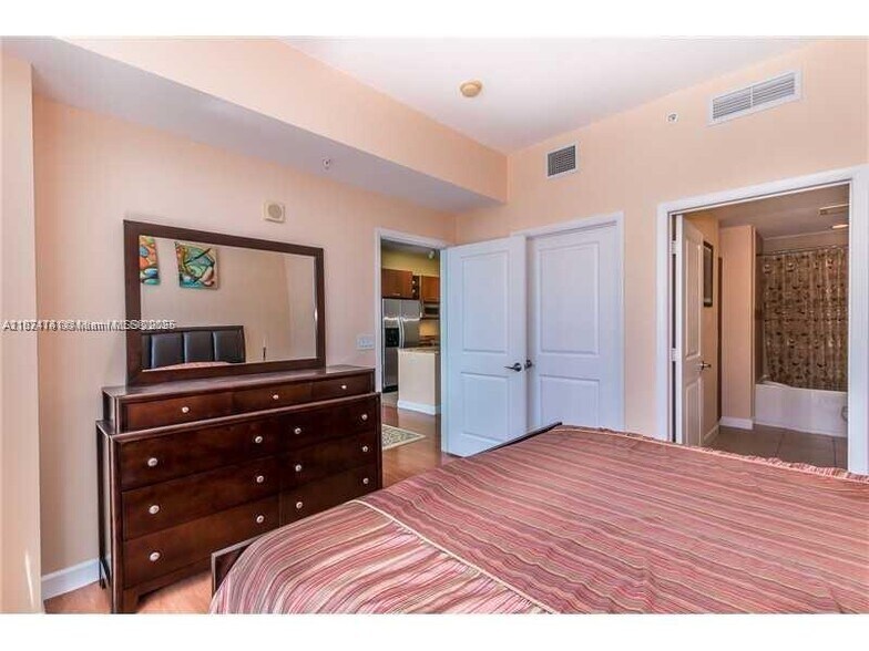 Building Photo - 1945 S Ocean Dr