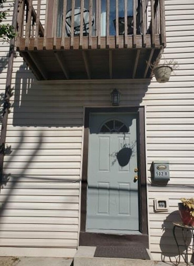 Building Photo - 502 Suismon St