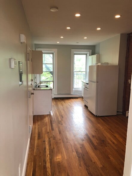 Building Photo - 262 Suydam Ave