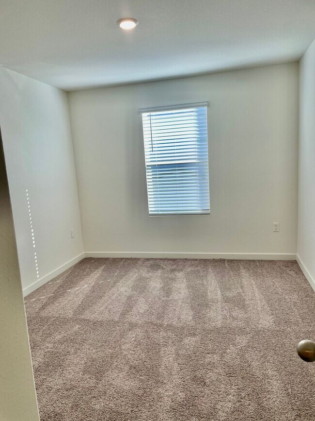 Building Photo - 2616 Celestial Ln
