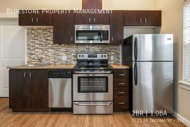 Building Photo - 1721 SE Tacoma St