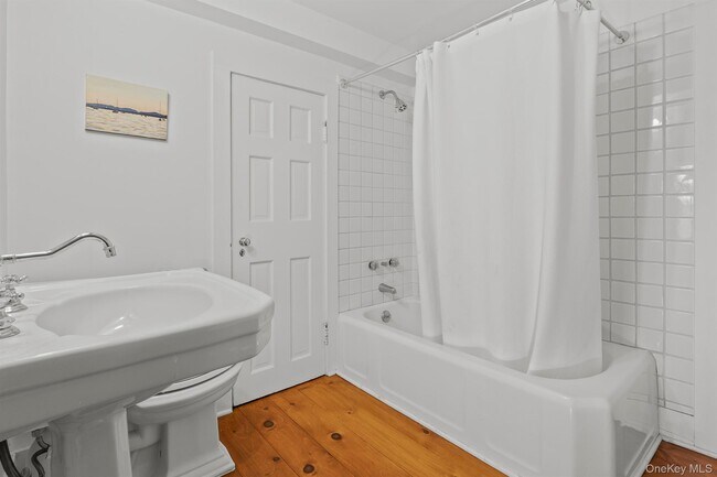 Building Photo - 74 Melville Rd