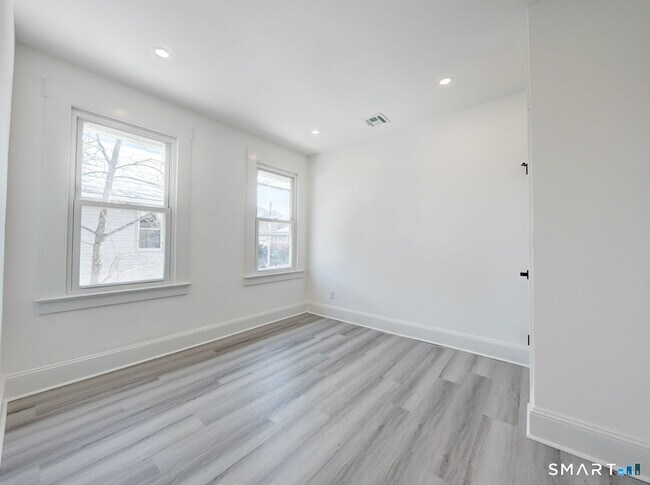 Building Photo - 44 Wallace Row