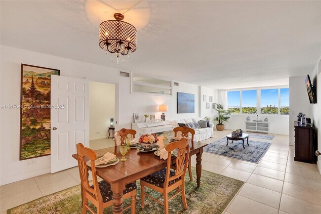 Building Photo - 5005 Collins Ave