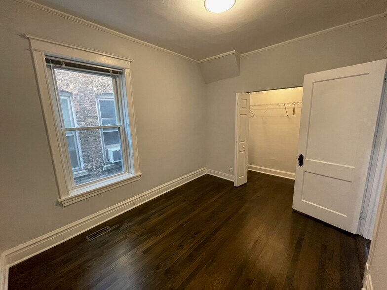 Building Photo - 1643 W Carmen Ave