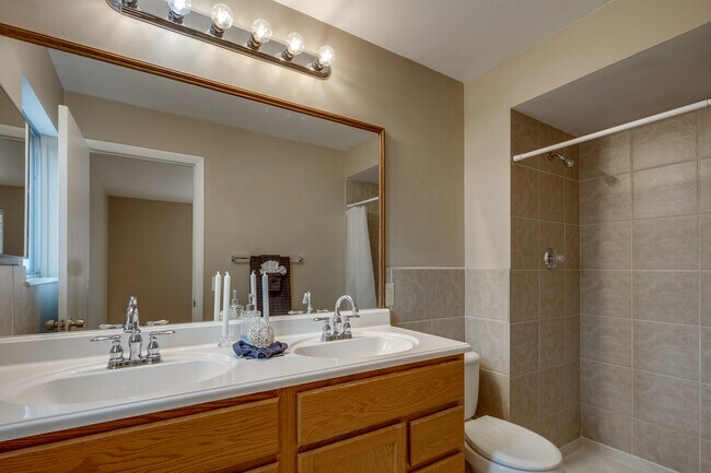 Building Photo - 2830 Flintwood Dr