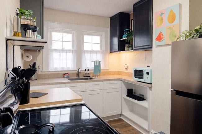 Building Photo - 217 Highland Ave