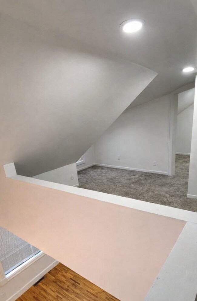 Building Photo - 402 4th St S