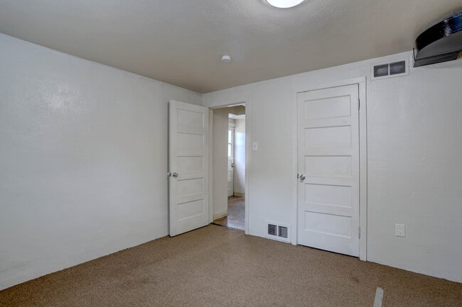 Building Photo - 1902 Washington Ave