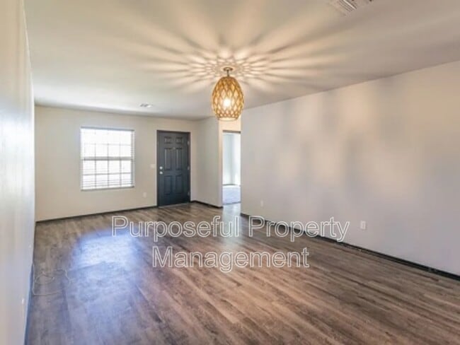 Building Photo - 1425 Sandstone Dr