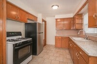 Building Photo - 3 bedroom Spacious Cape Cod!