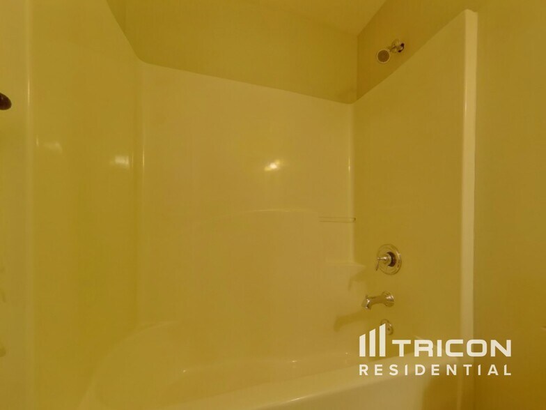Building Photo - 6735 Hembree Dr