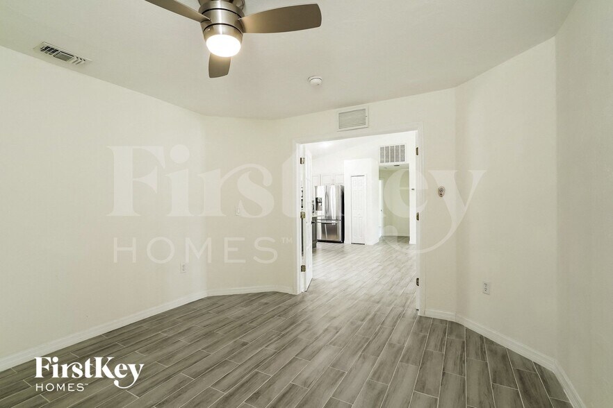 Building Photo - 8451 Caloosa Rd