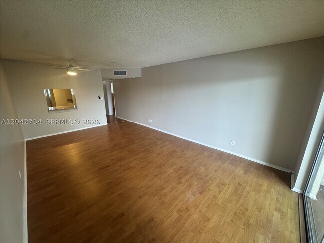 Building Photo - 7910 S Colony Cir