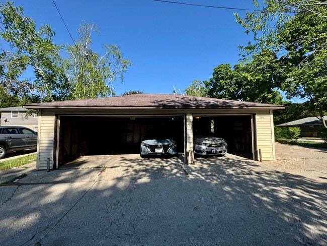 Building Photo - 5905 N 66th St
