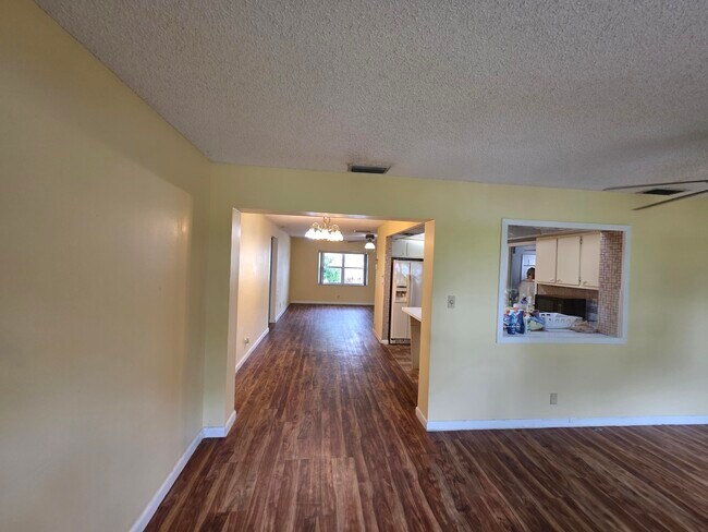 Building Photo - 7195 NW 9th Ct