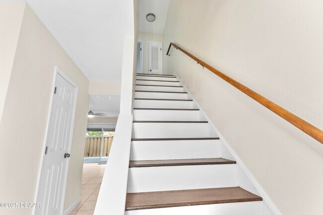 Building Photo - 2200 S Palmetto Ave