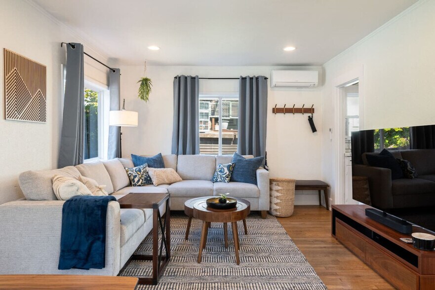 Building Photo - 811 NE 63rd St