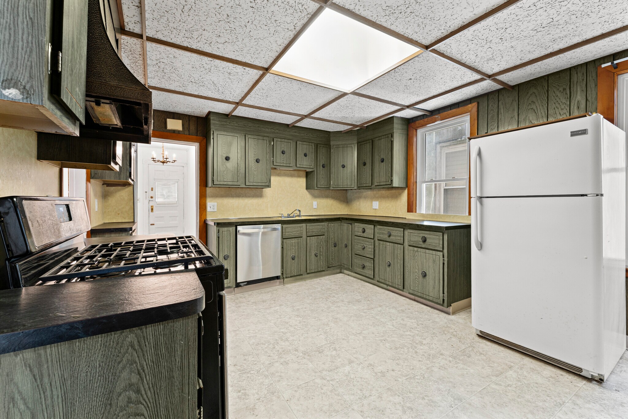kitchen - 31 Cameron Ave