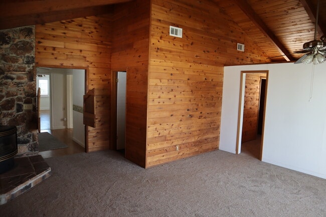 Building Photo - 501 Springer Ln
