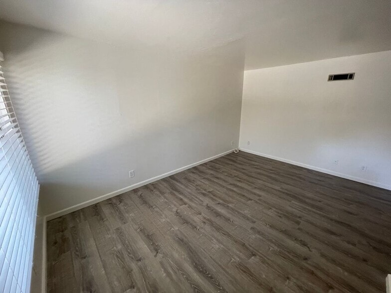 Building Photo - 4738 33rd St