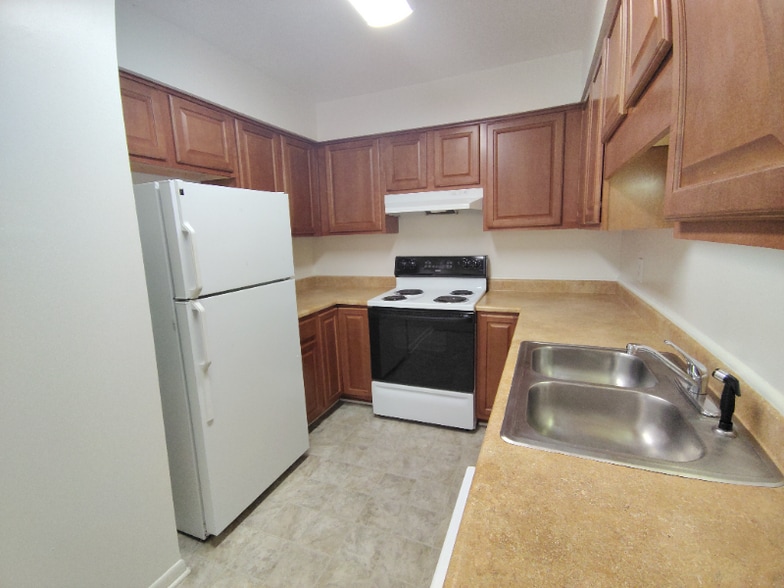 Building Photo - 600 Reusens Rd