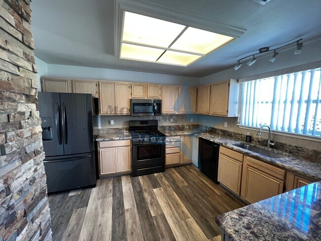 Building Photo - 703 City View Dr