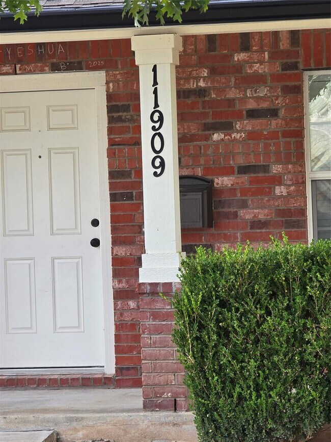 Building Photo - 11909 Big Sky Dr